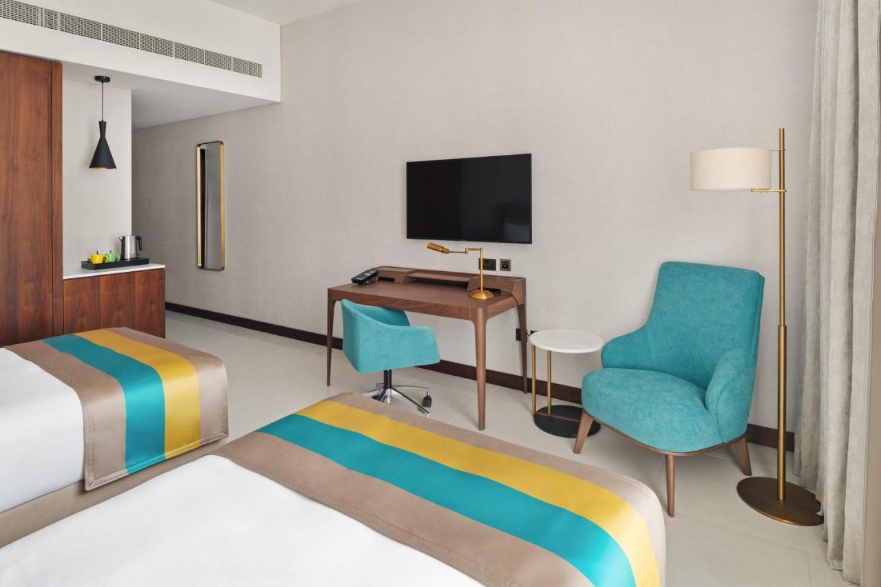 Holiday Inn Dubai Al-Maktoum Airport By Ihg Exterior foto