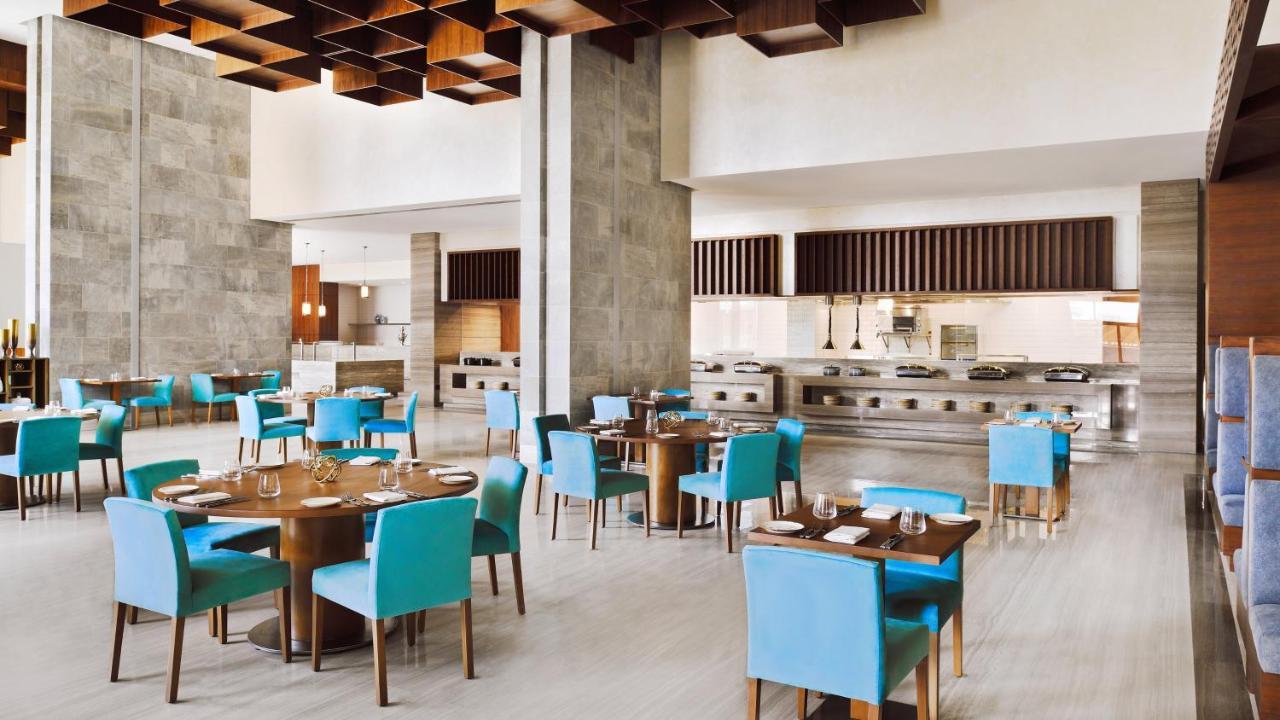 Holiday Inn Dubai Al-Maktoum Airport By Ihg Exterior foto
