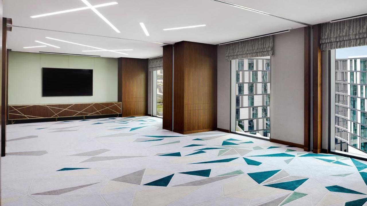 Holiday Inn Dubai Al-Maktoum Airport By Ihg Exterior foto