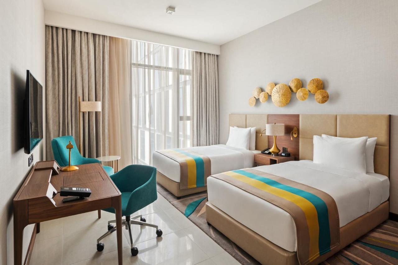 Holiday Inn Dubai Al-Maktoum Airport By Ihg Exterior foto