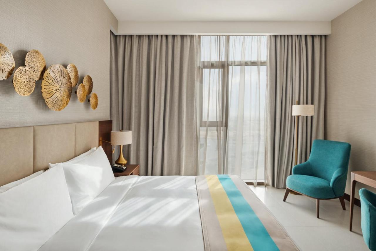 Holiday Inn Dubai Al-Maktoum Airport By Ihg Exterior foto