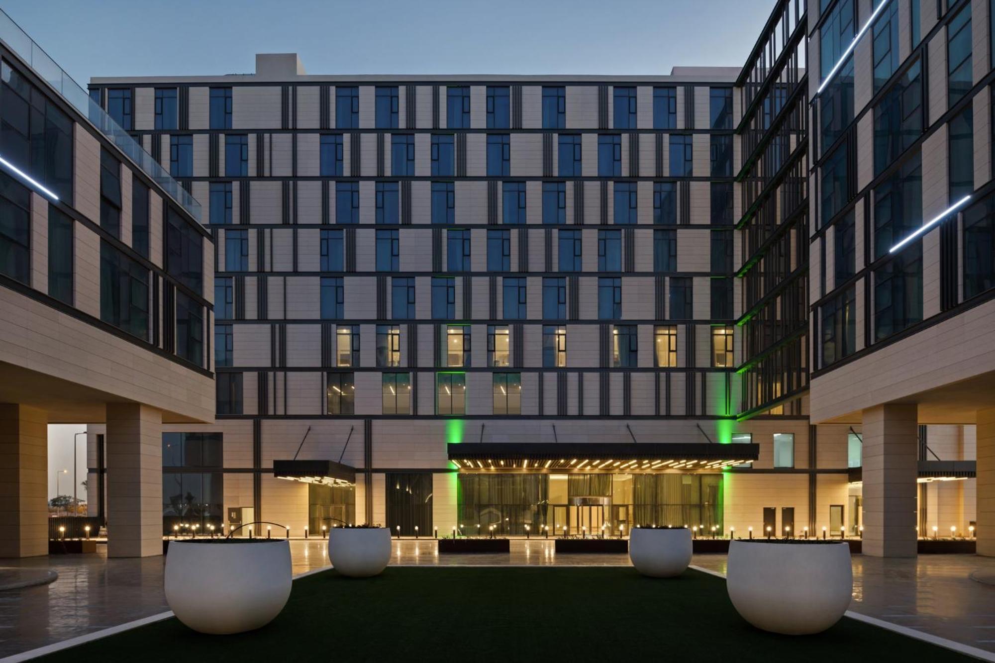 Holiday Inn Dubai Al-Maktoum Airport By Ihg Exterior foto