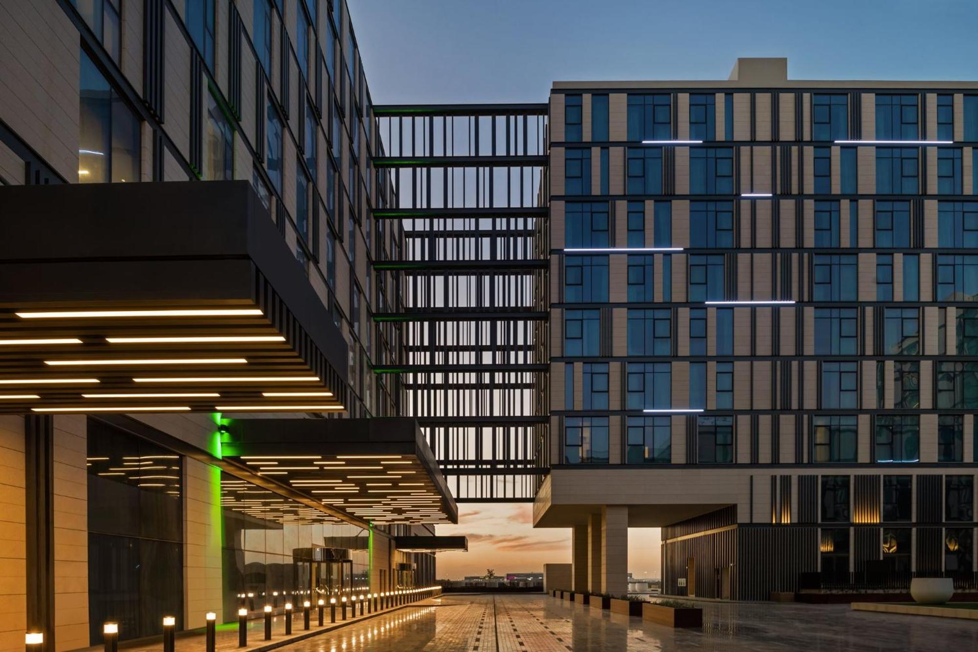 Holiday Inn Dubai Al-Maktoum Airport By Ihg Exterior foto