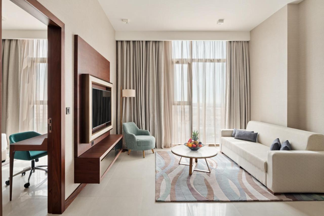 Holiday Inn Dubai Al-Maktoum Airport By Ihg Exterior foto