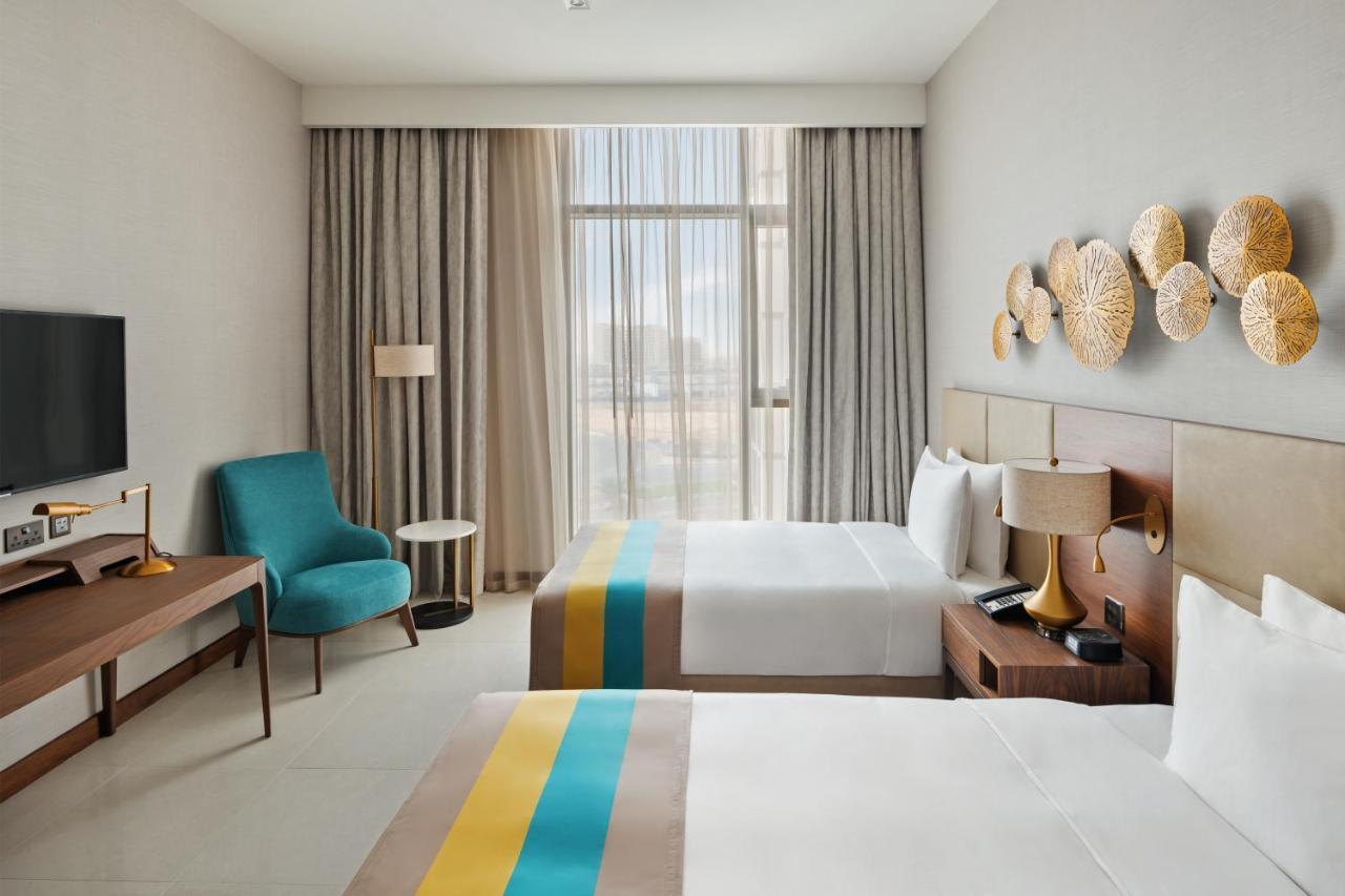 Holiday Inn Dubai Al-Maktoum Airport By Ihg Exterior foto