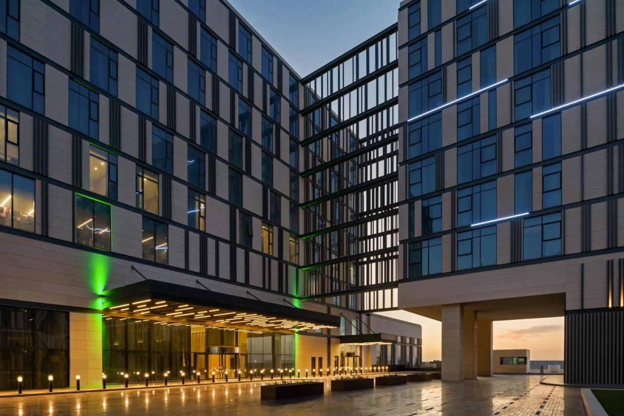 Holiday Inn Dubai Al-Maktoum Airport By Ihg Exterior foto